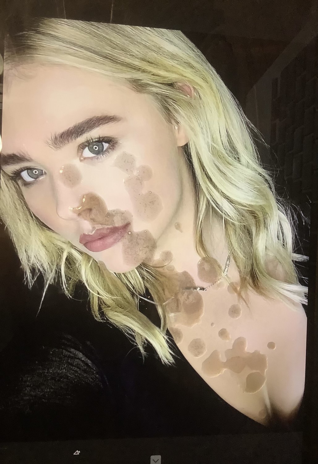 Chloe grace moretz sprayed #rlZ5g5bc